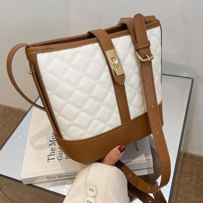 High quality female bag bag spring and summer of 2022 the new fashion niche ling one shoulder inclined shoulder bag sense bucket bag