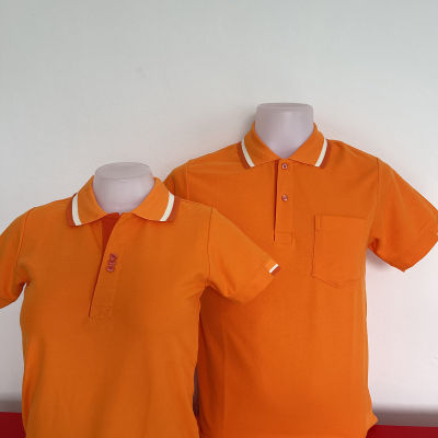 ผลิตโดยคนไทย ขายโดยคนไทย เสื้อโปโลชาย สีส้มอ่อน ปกแถบส้มเข้ม เสื้อคอปกชาย แขนสั้น ทรงตรง มีกระเป๋าที่หน้าอก ใส่สบาย