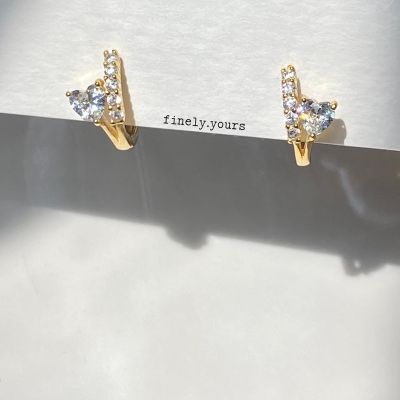 finely.yours 925 Stering Silver Jewelry| ต่างหูห่วงเงินแท้ 92.5% ประดับพลอยรูปหัวใจรุ่น Sparkling Heart Hoops บริการเก็บเงินปลายทาง