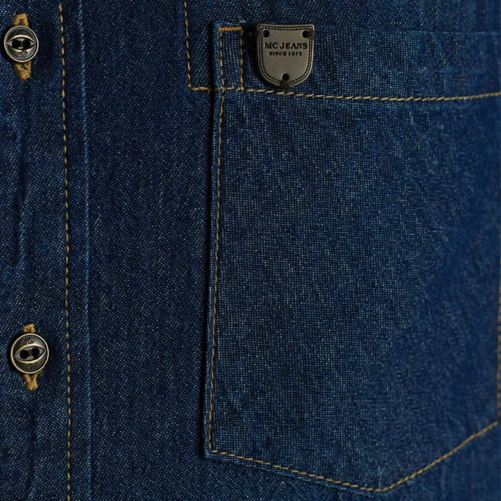 mc-jeans-เสื้อเชิ้ตแขนยาว-ผู้ชาย-สียีนส์เข้ม-ผ้าคอตตอน-ลุควินเทจ-mslz147