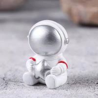 3D Cute Astronaut Model Night Light Resin Spaceman Figure Craft Bedroom Bedside Table Lamp Ornament Kids Room Decoration