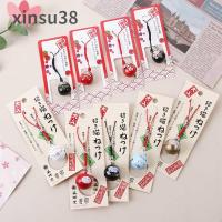 XINSU38เครื่องประดับตกแต่งงานฝีมือกระเป๋าประดับจี้มาเนกิเนโกะสีแดงแบบ DIY จี้ระฆังเครื่องประดับห้อยจี้ห้อยระย้าดารุมะญี่ปุ่นพวงกุญแจแมวกวักนำโชค