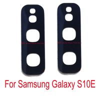 เลนส์กระจกกล้องถ่ายรูปหลังด้านหลังใหม่สำหรับ Samsung Galaxy S10 S10e G970 G970F หลังกล้องหลักเลนส์แก้วพร้อมอะไหล่ซ่อมสติกเกอร์