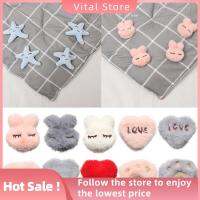 VITAL STORE 4pcs ครัวเรือน Love Heart ที่ใส่ผ้าห่ม Slip Quilt กันลื่น กันลื่น คลิปหนีบที่นอน หัวเข็มขัด Quilt Fixer ที่ใส่ผ้ากำมะหยี่