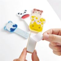 4 Colour Cute Cartoon Toilet Lid Creative Portable Clamshell Device Toilet Seat Lid Lifters