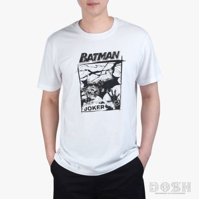 DOSH:MENS T-SHIRTS เสื้อยืด คอกลม แขนสั้น สีขาว ลิขสิทธิ์แท้BATMAN  รุ่น DBMT5249-WH