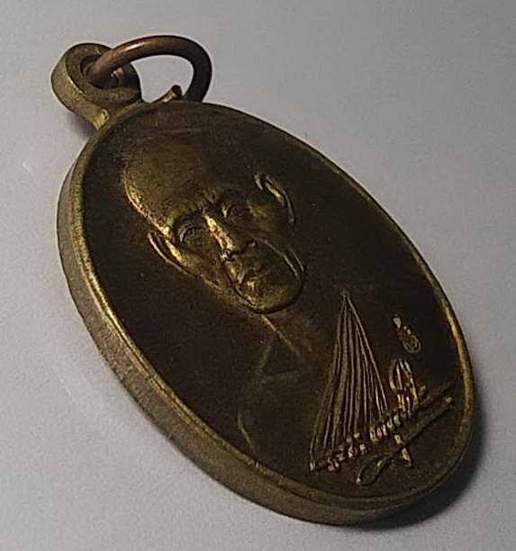 เหรียญพระอุปัชฌาย์เอนก-วัดใหญ่อินทาราม-จังหวัดชลบุรี-สร้างปี-2543-ตอกโค๊ต