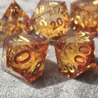 Mini Planet Gold Quicksand ลูกเต๋าหลักเหลว D &amp; D ชุดลูกเต๋าเรซินหลายด้านทำด้วยมือที่มีขอบคม DND D6 D20 ลูกเต๋าสำหรับเกม TRPG