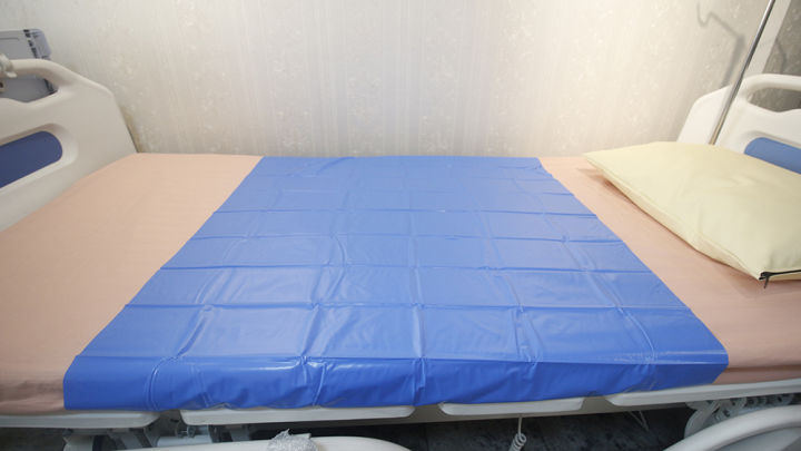 ผ้ายางปูเตียง-ผ้ายางปูเตียงผู้ป่วย-ผ้ายาง-2-หน้าฟ้าชมพู-ผ้ายางรองฉี่-พลาสติกรองที่นอน-ผ้ายางรองที่นอนผู้ป่วย