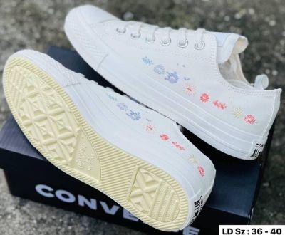 รองเท้า Convers ผู้หญิง รุ่น ปักลายดอกไม้ รองเท้าผ้าใบผู้หญิง รองเท้าคอนเวิร์ส