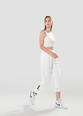 naPiyong- Husky set in white (Crop top &amp; Sweat pants): Set เสื้อกล้ามแนว Crop กับกางเกง sweatpants สีขาว เนื้อผ้านุ่ม ใส่สบายทั้งอยู่บ้าน ใส่เที่ยว ออกแบบเฉพาะของแบรนด์