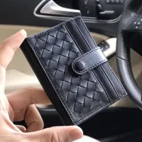 BOTTEGAVENETA ที่ใส่บัตรนี้สามารถพกพาได้ทุกวัน , สไตล์ถักด้วยมือด้วยหนังแกะที่ทันสมัย