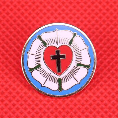 【CC】 Lutheranism brooch cross pin Luther rose red heart badge Lutheran seal religious mens accessories women gift
