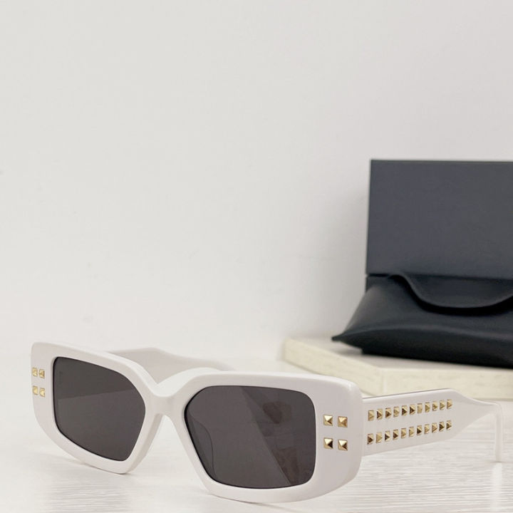 new-women-fashion-web-celebrity-blogger-star-rivet-sunglasses-nd-design-case-frame-girls-eyewear-oculos-de-sol-vla-108a