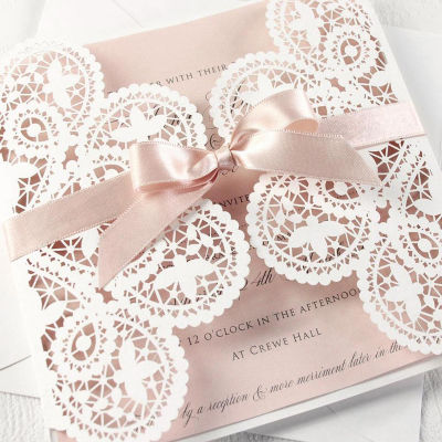 (100 pieceslot) Personalized Print White Lace Rose Gold Bowknot Wedding Card Floral DIY Birthday Baptism Party Invitation IC134
