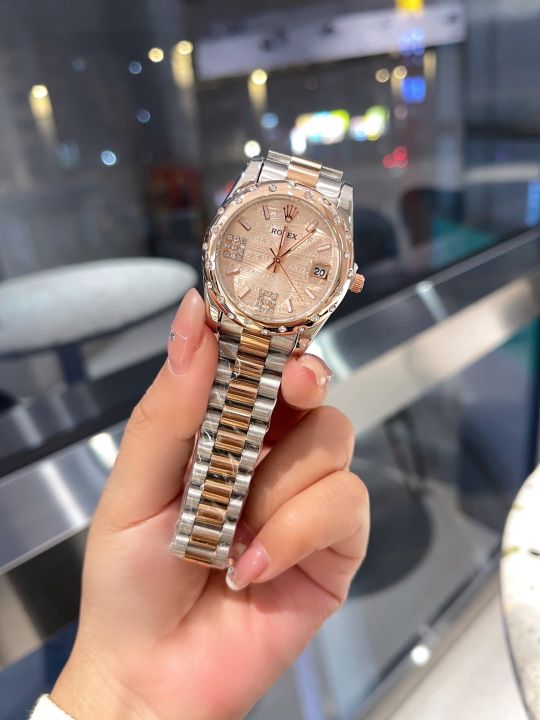 นาฬิกาข้อมือสตรีแบรนด์หรูสุภาพสตรีนาฬิกาควอตซ์คลาสสิกสามเข็มสแตนเลสสายนาฬิกาผู้หญิงแฟชั่นอเนกประสงค์