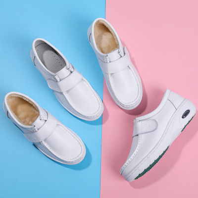 New product พยาบาลรองเท้าสีขาวฤดูใบไม้ร่วงและฤดูหนาวแฟชั่น 2023 รองเท้าชั้นเดียวผู้หญิงยอดนิยมใหม่รองเท้าหนังพื้นหนารองเท้าผู้หญิง