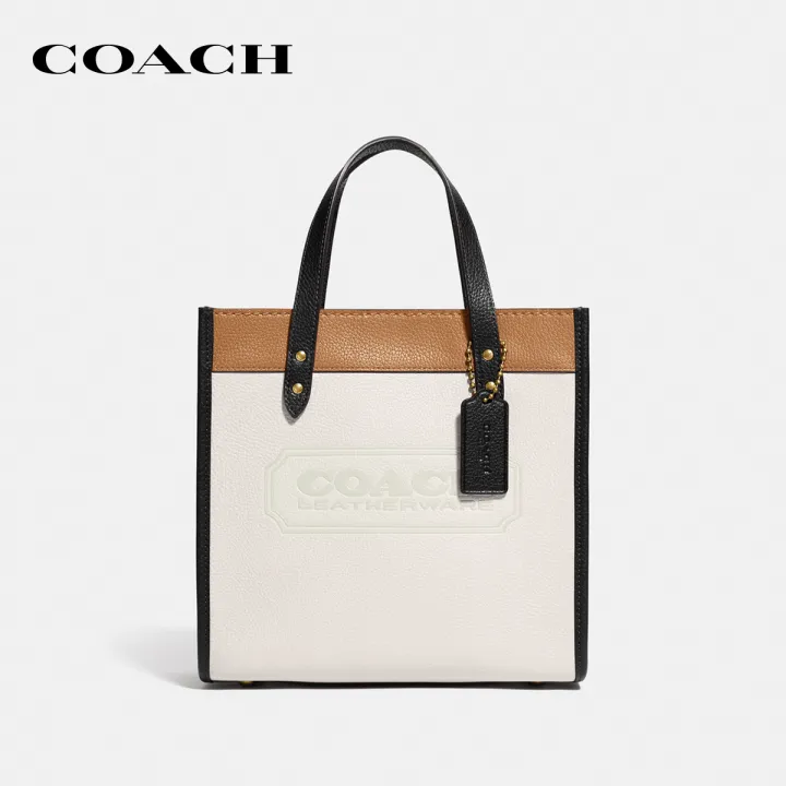 coach-กระเป๋าทรงสี่เหลี่ยมผู้หญิงรุ่น-field-tote-22-in-colorblock-with-coach-badge-สีขาว-c3461-b4cah
