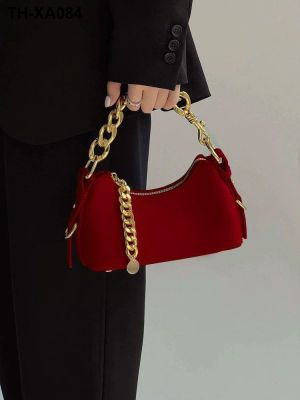 กระเป๋าแต่งงานสีแดงกระเป๋าสุภาพสตรี 2023 ใหม่ high-end niche Design ไหล่ Messenger กระเป๋าสี่เหลี่ยมเล็ก