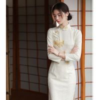 ปรับปรุง Cheongsam 2021ใหม่ Beige เย็บปักถักร้อยหนุ่มฤดูใบไม้ร่วงผู้หญิงฤดูใบไม้ร่วงฤดูหนาว Retro ชุดกี่เพ้าประจำวันชุดเดรสปาร์ตี้