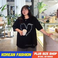 Plus size เสื้อผ้าสาวอวบ❤ เสื้อยืดสาวอวบอ้วน ไซส์ใหญ่ ผู้หญิง เสื้อยืด oversize ทรงหลวม แขนสั้น คอกลม พิมพ์ สีดำ ฤดูร้อน สไตล์เกาหลีแฟชั่น V728