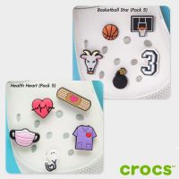 Crocs Collection Jibbitz จิ๊บบิท ตัวติดรองเท้า 5PK (1 แพ็ค มีจำนวน 5 ชิ้น) รุ่น Basketball Star 10009750 / Health Heart 10010366 (680)