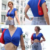 Atipashop - Twisty crop เสื้อครอป คอวีทรงม้วนหน้า