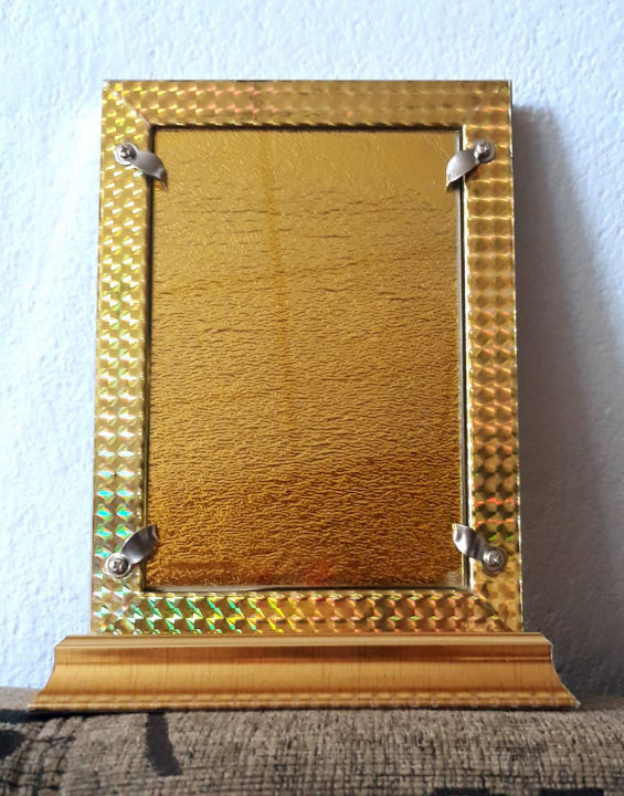 กรอบรูปฐานตั้งสีทอง-ภาพถ่ายเซียนแปะและรูปยันต์-4x6-นิ้ว-ยันต์แผ่นทองเซียนแป๊ะผ่านการปลุกเสก-วัดศาลเจ้า-กระจกใส-2-ด้าน