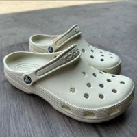 Cros รองเท้าแตะผู้หญิง Unisex Classic Clog สูง 2cm