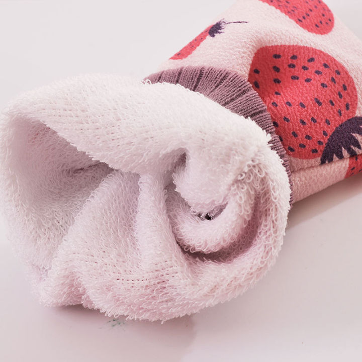 fiber-material-comfortable-rubbing-bath-thickened-bath-towel-dense-foam-strawberry-print-bath-towel-bath-towel-double-sided-bath-towel