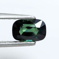 1.40 ct พลอยดิบ 2 สี เขียวส่อง (Unheated Green-Blue Sapphire)