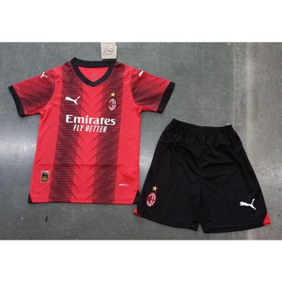 เสื้อกีฬาแขนสั้น ลายทีม Milan 2023-24AC สีแดง และสีดํา สําหรับเด็ก