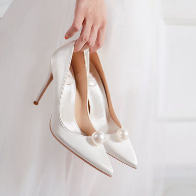 2023 รองเท้าส้นสูงมุกสีขาวปลายแหลมใหม่ 7 ซม. ส้นเข็มสีเขียวรองเท้าผู้หญิงสีแดงเจ้าสาวรองเท้าแต่งงาน