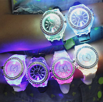 พร้อมส่ง-นาฬิกาดิจิตอล-นาฬิกาข้อมือแฟชั่น-ไฟ-led-ราคาถูก-พร้อมเพชรสวยๆ-มีไฟหลายสีสวยจัด