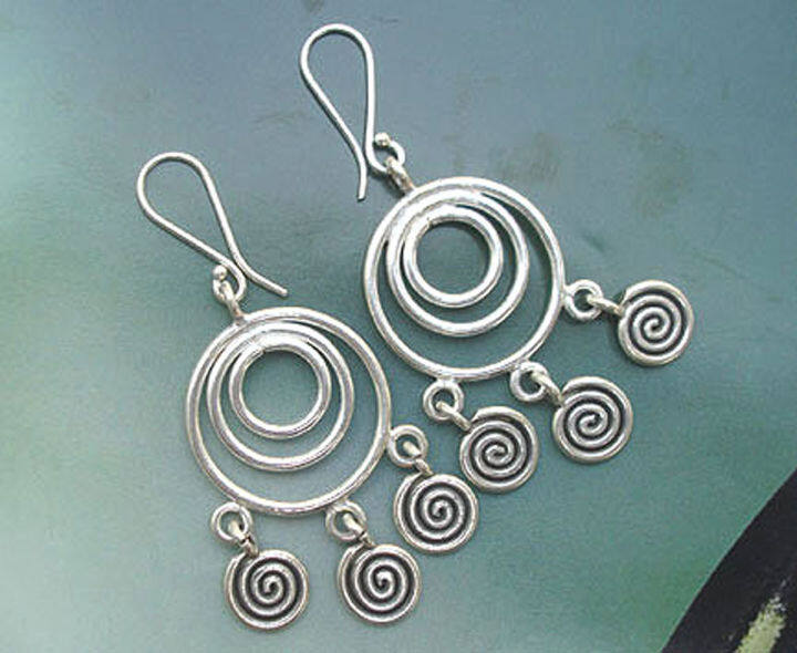 earrings-karen-hill-tribe-silver-pure-handmade-nice-ห้อยสวยงาม-ของฝาก-สวมใส่เก่-สวยงาม-ตำหูเงินกระเหรี่ยงทำจากมือชาวเขางานฝีมือ-ของฝากชาวต่างชาติชอบมาก