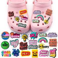 ใหม่ Jibbitz 1ชิ้นการ์ตูนวลีภาษาอังกฤษตัวอักษร DIY Crocs พีวีซีสวนรองเท้าเสน่ห์ตกแต่งหัวเข็มขัดอุปกรณ์สำหรับเด็กเด็กหญิงเด็กชายและผู้ใหญ่ของขวัญงานเลี้ยงวันเกิด