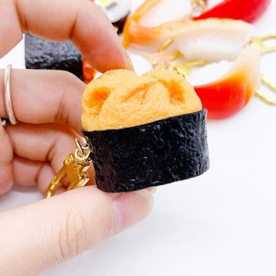 พวงกุญแจโมเดลเลียนแบบอาหารซูชิอาหารญี่ปุ่นจี้ห้อยกระเป๋าพวงกุญแจของขวัญสุดสร้างสรรค์สำหรับนักเรียน