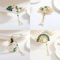 [Lovely Cute] Chinese style fresh pearl shell fan brooch retro tassel hollow cheongsam Hanfu anti-exposure buckle pin accessories