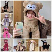 MAXI Cinnamoroll หมวกบอมเบอร์ผ้ากำมะหยี่ Kuromi ที่ปิดหู หมีสตรอเบอร์รี่ หมวกหูเมโลดี้ ของขวัญสำหรับเด็ก กับถุงมือ ผ้าพันคอมีฮู้ดฤดูหนาว สำหรับผู้หญิง