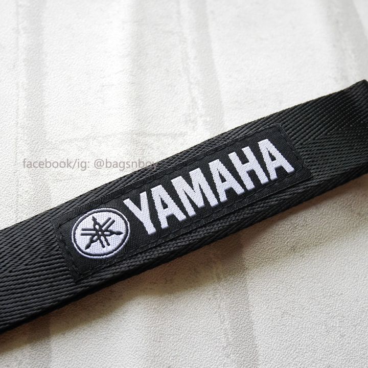 yamaha-พวงกุญแจผ้าอย่างหนา-ปักโลโก้สายยาว-20-ซม-ตะขอเกี่ยวหนา-รมดำอย่างดี