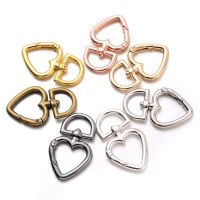 5Pcs Metal Keychain Irregular Peach Heart Love-Shaped Keychain Dog Buckle Rope Buckle Hair Ball Pendant DIY Jewelry Accessories