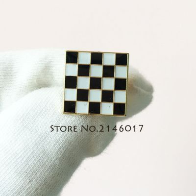 【DT】hot！ 15mm Masonic Checkered Rug Floor Brooch Lapel Pin for Freemason Mosaic Pavement Pins Badge Masons