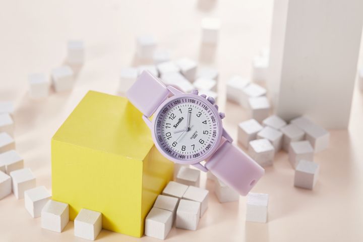 นาฬิกาผู้หญิงแฟชั่นขายดีนาฬิกาผู้หญิงนาฬิกาข้อมือสายพลาสติกสีลูกกวาดใสนาฬิกาควอตซ์แบบลำลอง2023