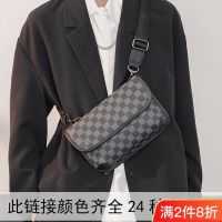 ﹊ Upgraded version of plaid tiger head bag chest bag street mobile phone bag mens bag Korean version diagonal bag small square bag shoulder bag trendy
