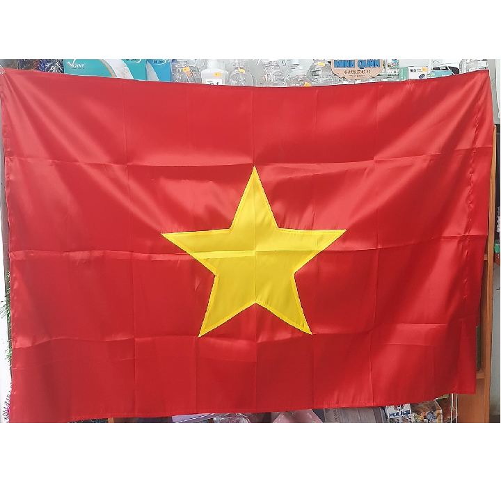Cờ đỏ sao vàng vải phi lụa:
Cờ đỏ sao vàng vải phi lụa là biểu tượng quốc gia của Việt Nam, đầy sức cuốn hút và đẳng cấp. Vải phi không những mềm mại, bóng bẩy mà còn bền đẹp, đẹp mắt qua thời gian. Sở hữu những chiếc cờ đỏ sao vàng vải phi lụa đích thực là sở hữu một mảnh kỷ vật quý giá về đất nước Việt Nam.
