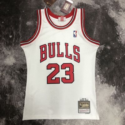 Mens 2023NBA Chicago Bulls Mitchell Ness White 1997-98 Hardwood Classics Authentic Basketball Jersey
