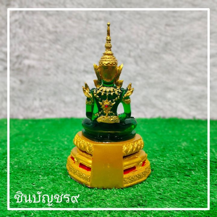 ศูนย์รวมศาสตร์-พระแก้วมณีรัตนโชติ-พระแก้วฤดูร้อน-สีเขียวมรกต-ลงสีทอง-งานพรีเมี่ยม-ตั้งบูชา-ขนาดหน้าตัก-3-นิ้ว