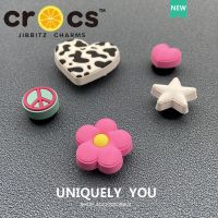 jibbitz croc charms แท้ ตัวติดรองเท้า อุปกรณ์เสริม จี้รูปดอกไม้ สําหรับตกแต่งรองเท้า croc jibbitz