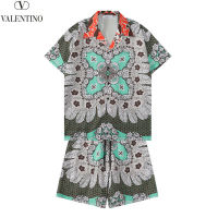 เสื้อเชิ้ตผู้ชาย + กางเกงขาสั้น Valentino คุณภาพสูงชุดฤดูร้อนของผู้ชายชุดสูทแขนลำลองขาสั้นแฟชั่นของผู้ชายใหม่2023สไตล์ตามท้องถนน