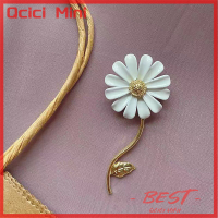 Qcici เข็มกลัดดอกไม้สีสีขาวทำจากโลหะสำหรับผู้หญิงและผู้ชายงานแต่งงานหมุดคุณภาพสูงดอกเดซี่แฟชั่นใหม่